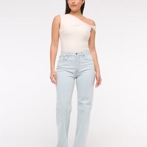 NWT Abercrombie Vintage Comfort Stretch

Curve Love High Rise 90s Relaxed Jean